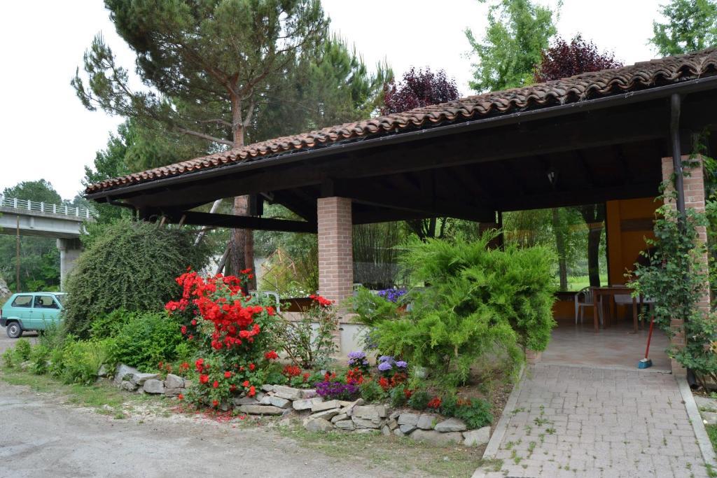 Trattoria Vecchio Mulino Acomodação com café da manhã Niella Tanaro Exterior foto
