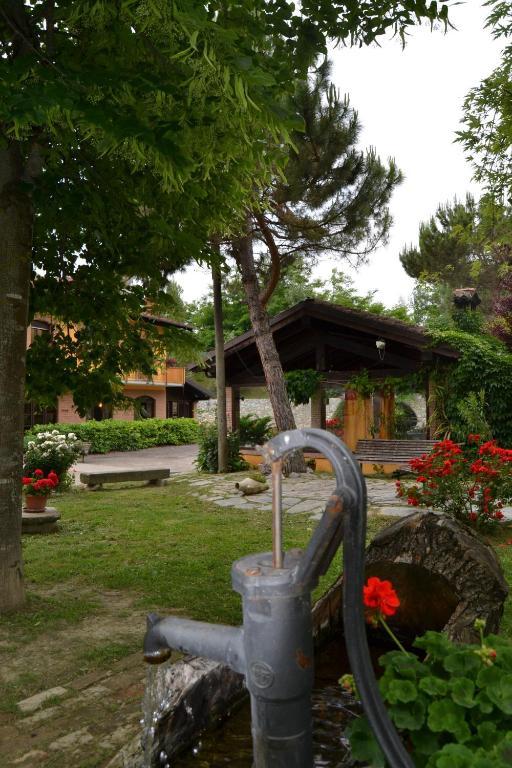 Trattoria Vecchio Mulino Acomodação com café da manhã Niella Tanaro Exterior foto