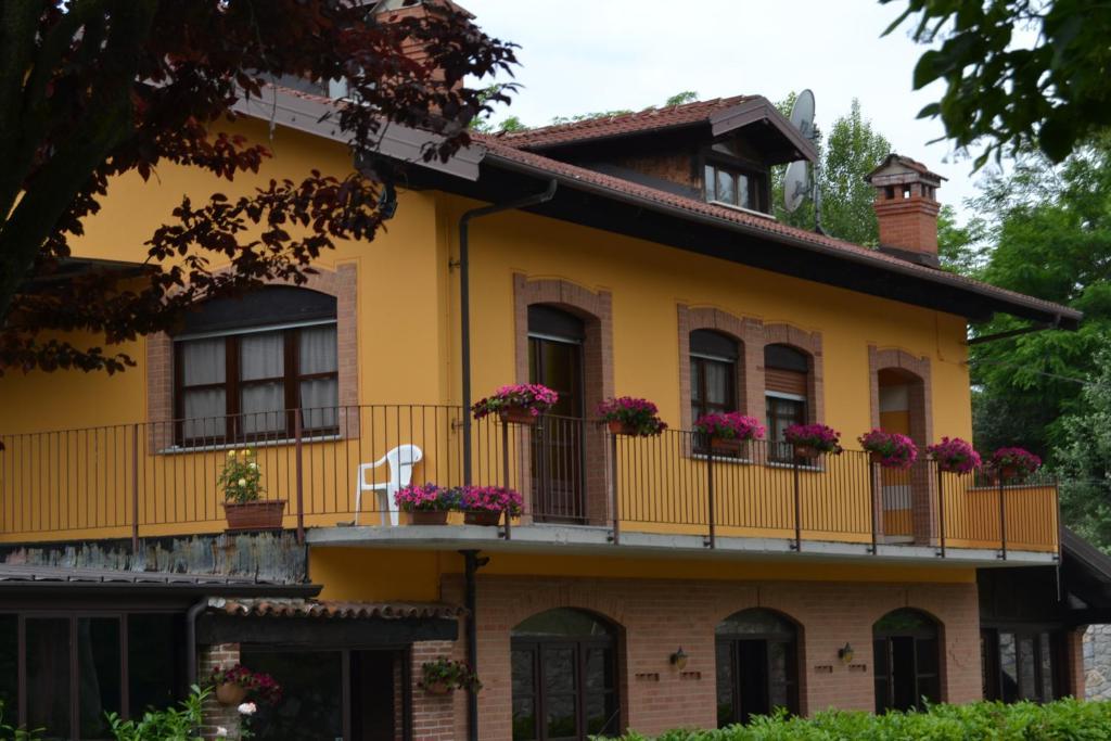 Trattoria Vecchio Mulino Acomodação com café da manhã Niella Tanaro Exterior foto